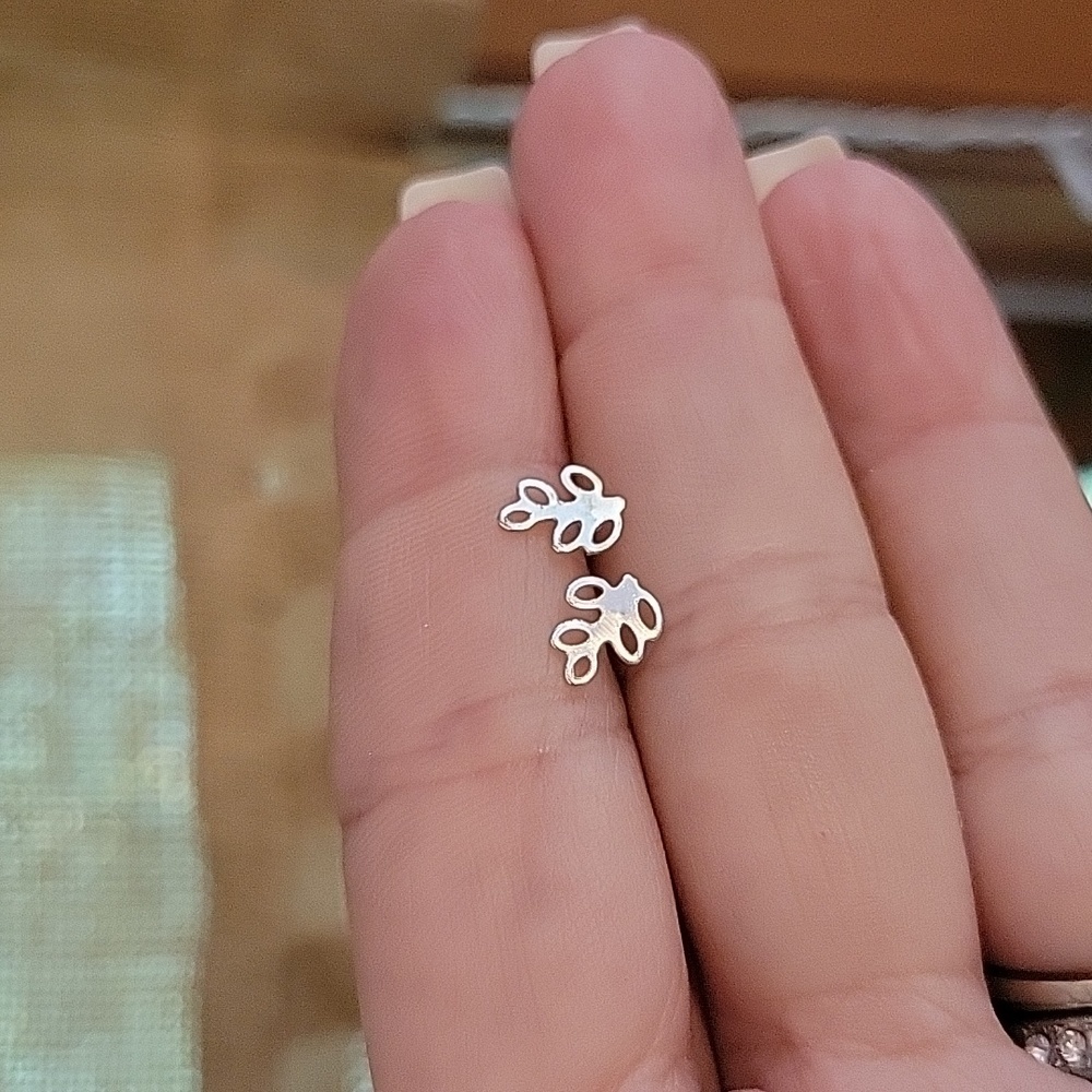 🔥LAST PAIR🔥 Tiny Botanical Stud Earrings - Picture 6 of 6